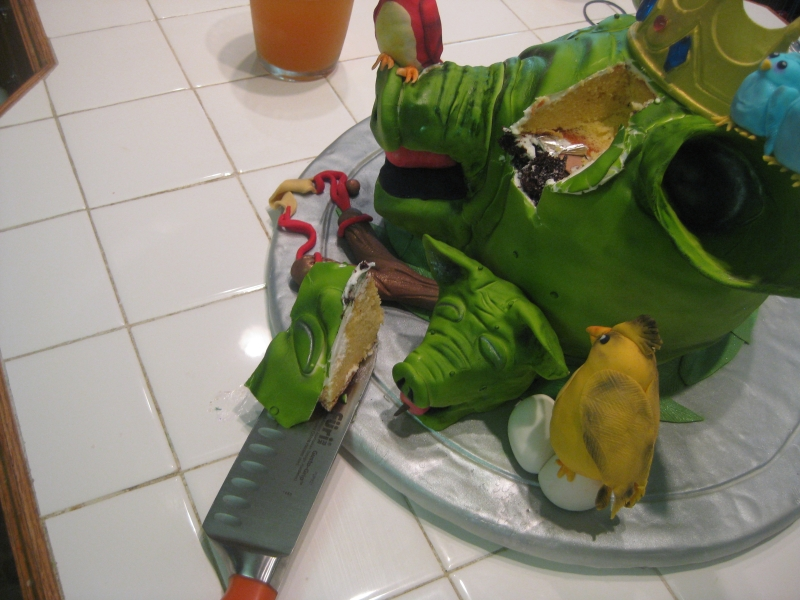 Illustration for article titled How to Build Your Own Angry Birds Cake